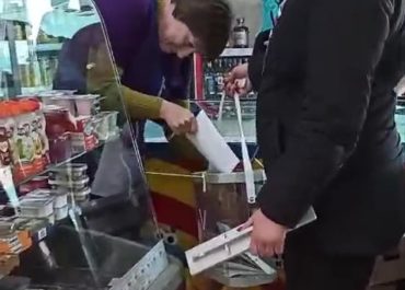 «Не отходя от кассы»: в селе Новотроицкое Амурской области организовали голосование прямо в продуктовом магазине